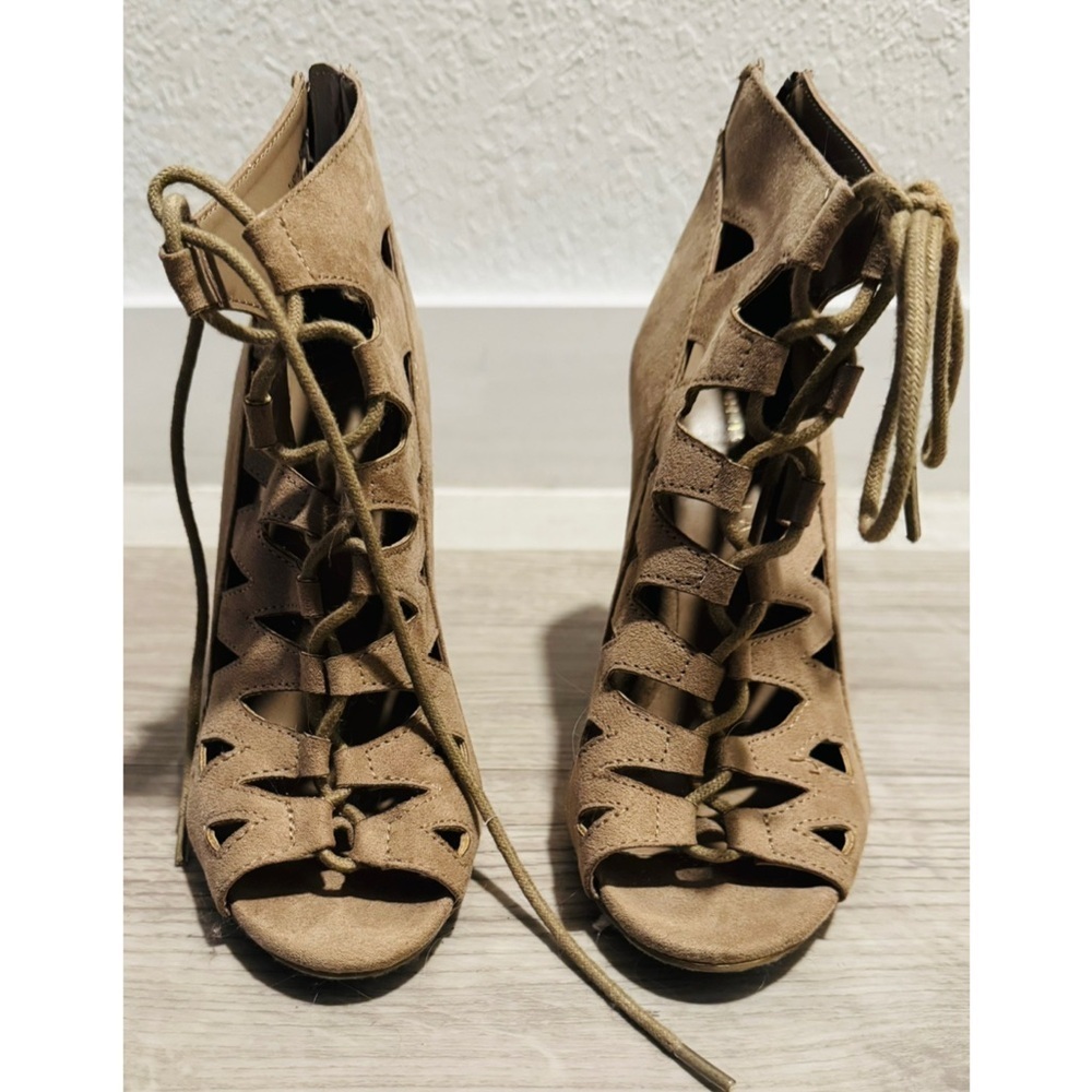Tan Heels - Picture 3 of 6